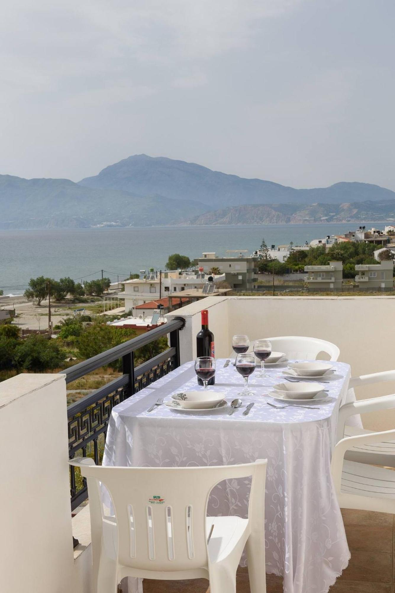 קלמאקי Sofia Apartment, With Sea & Mountain View מראה חיצוני תמונה