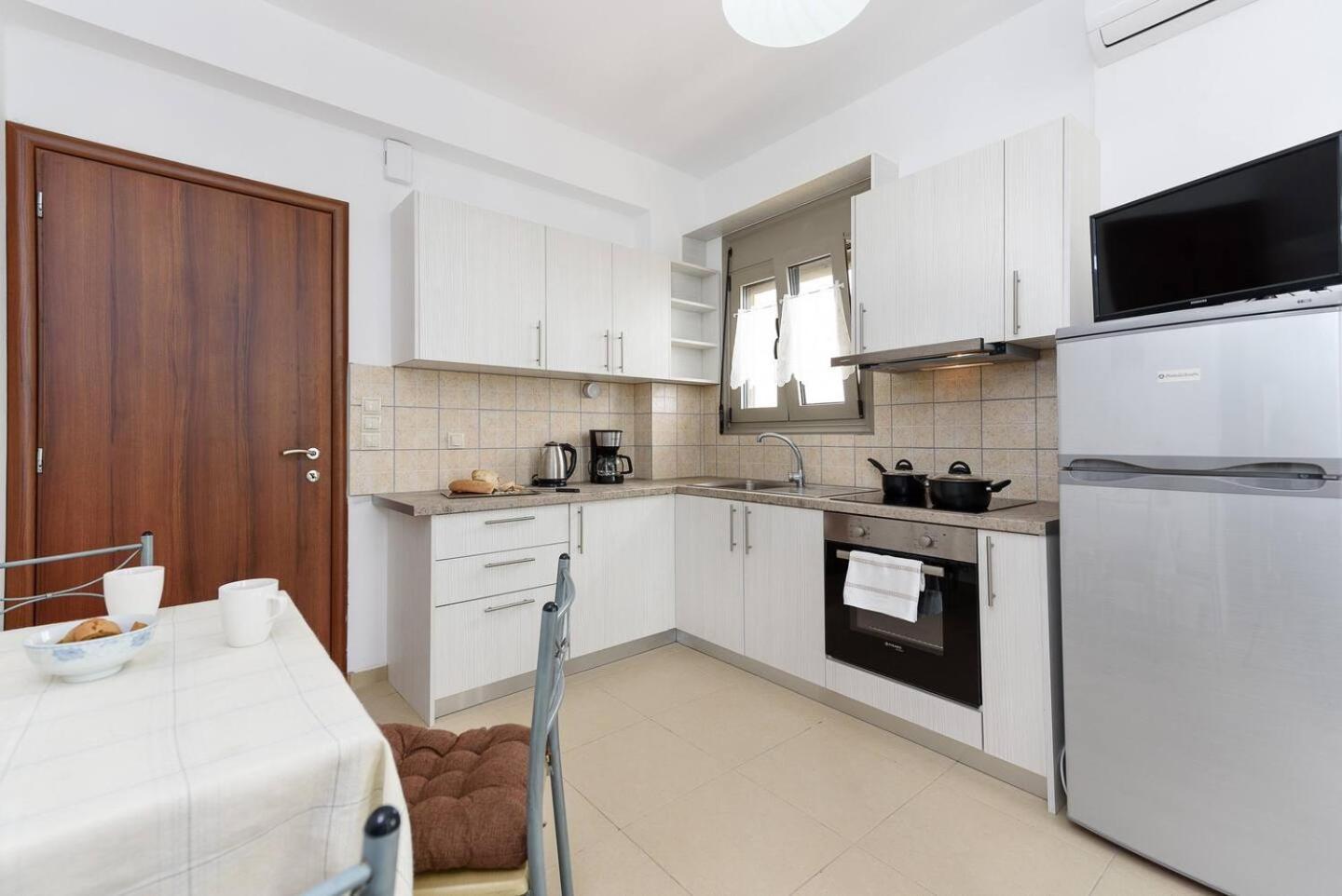 קלמאקי Sofia Apartment, With Sea & Mountain View מראה חיצוני תמונה