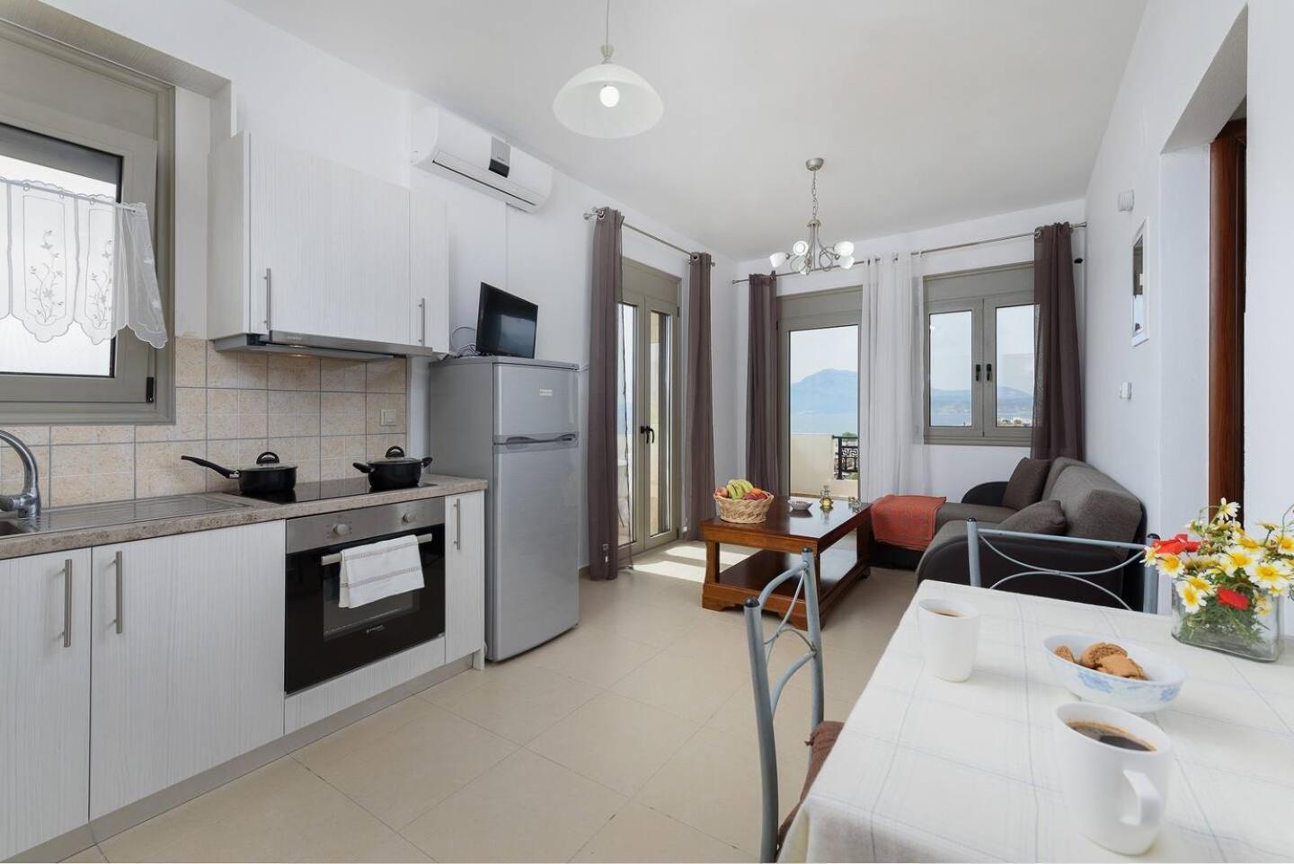 קלמאקי Sofia Apartment, With Sea & Mountain View מראה חיצוני תמונה