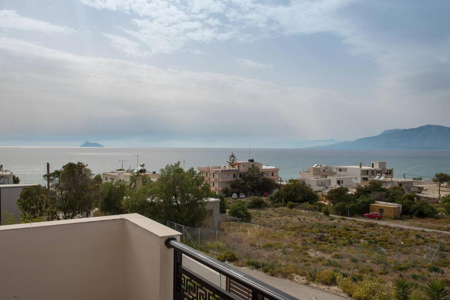 קלמאקי Sofia Apartment, With Sea & Mountain View מראה חיצוני תמונה